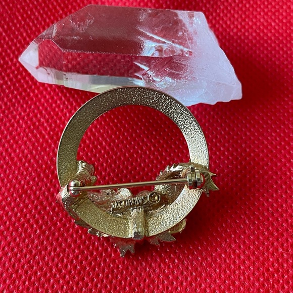 Two costume brooches and one costume ring, size seven. - Picture 8 of 8